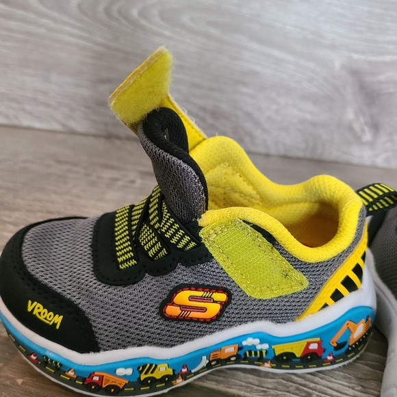 Skechers play scene truck digger toddler shoes size 6c - Picture 7 of 7